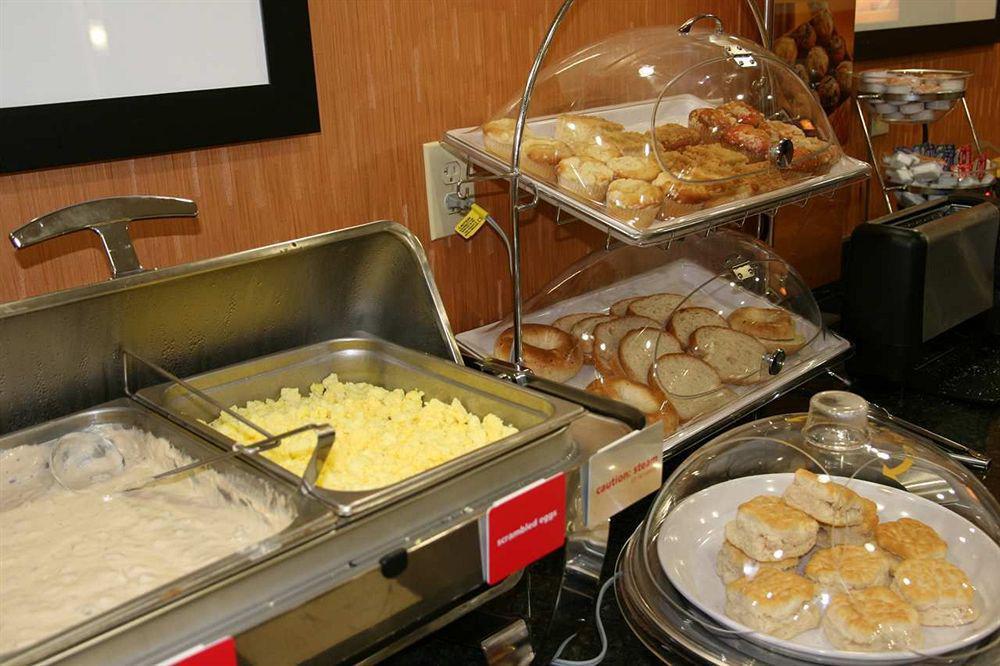 Hampton Inn Muscatine Restaurant photo