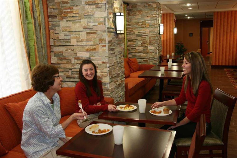 Hampton Inn Muscatine Restaurant photo