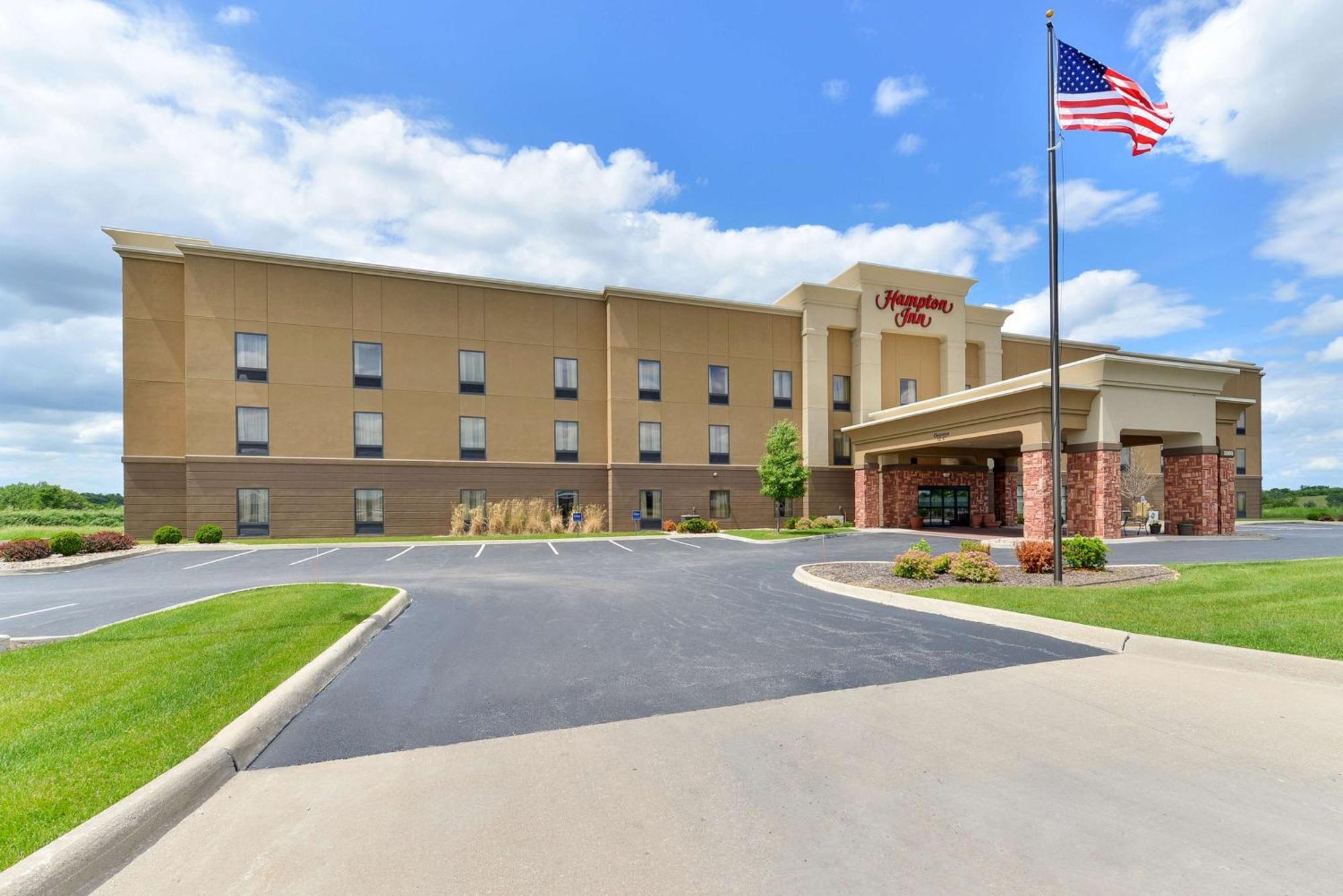 Hampton Inn Muscatine Exterior photo